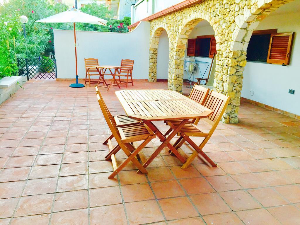 Le Due Pigne (Adults Only) Villa Таранто Екстериор снимка